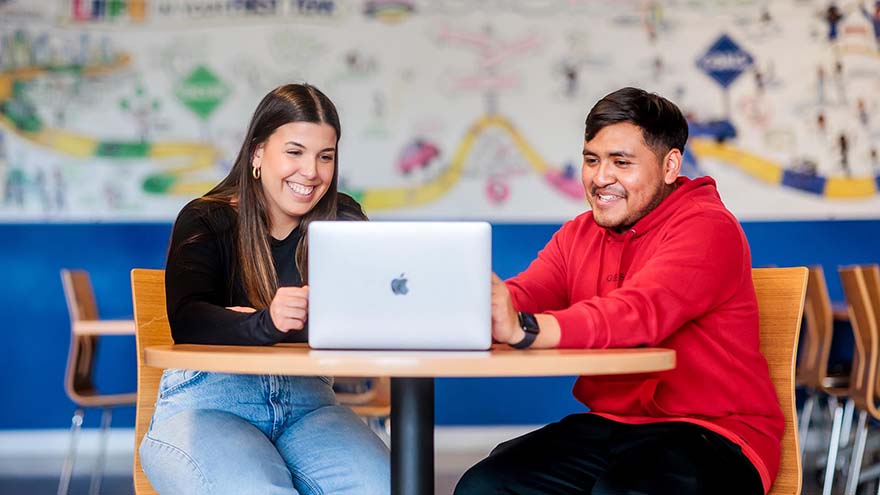 MSU Denver student Maria Dos Santos Oliveira helps Alejandro Reyes complete his class schedule and finalize his transfer to MSU Denver. Photo by Alyson McClaran